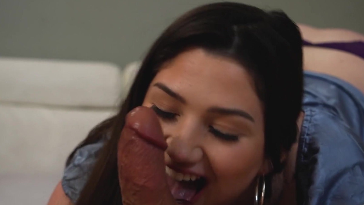 امرأة مثارة جنسياً تثير رجلاً متزوجاً