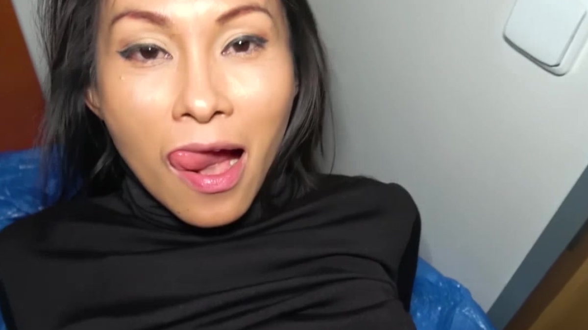 مارس الجنس سراً مع جارته الآسيوية في شقته