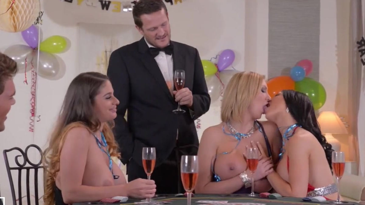 مجموعة من الرجال الأثرياء يحضرون حفلة جنسية في كازينو